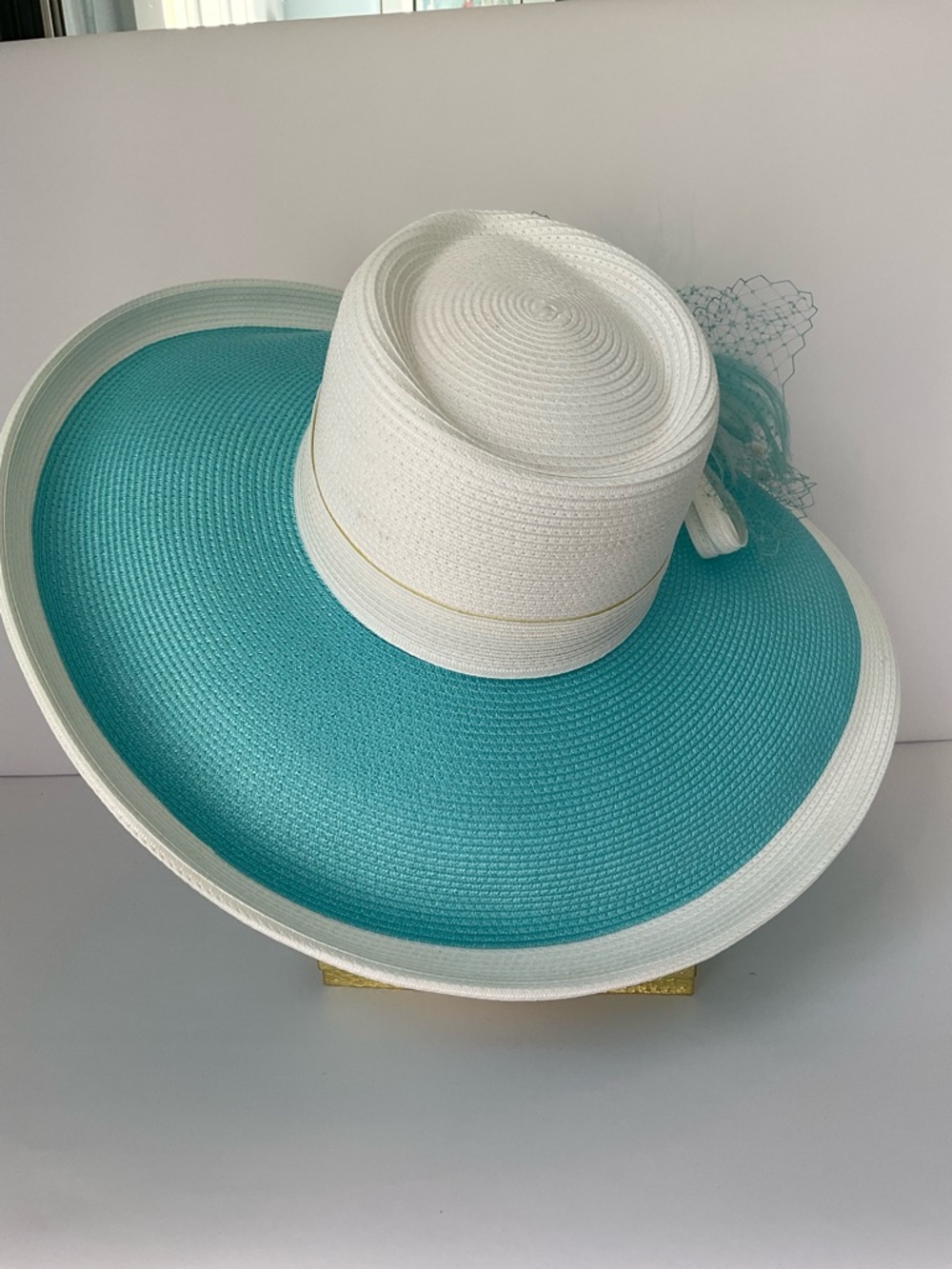NWT August Accessories Freesia  Elegant Women's Wide-Brim Feathered Hat - Picture 5 of 7